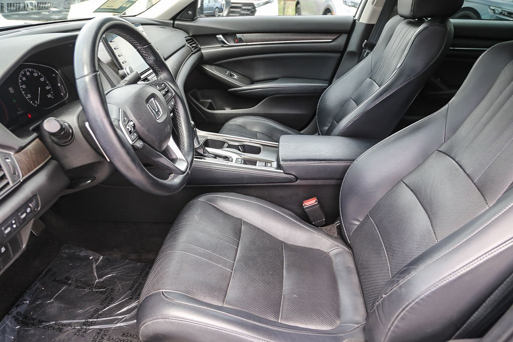Used 2018 Platinum White Pearl Honda Touring image 17
