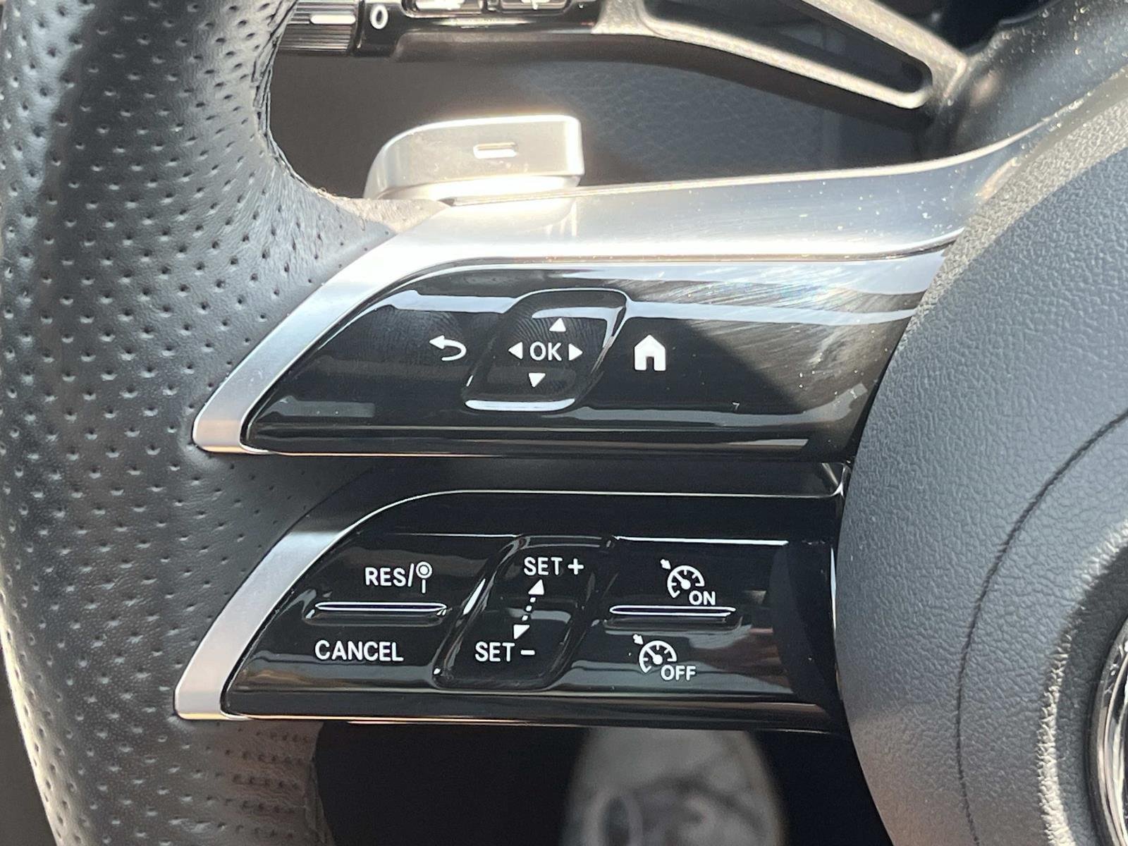 Used 2026 Cirrus Silver Metallic Mercedes-Benz GLC 300 image 39