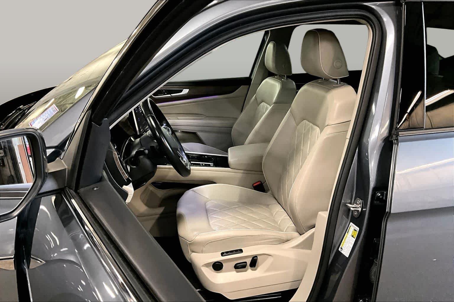 Used 2024 Platinum Gray Metallic Volkswagen 2.0T SEL Premium R-Line image 9