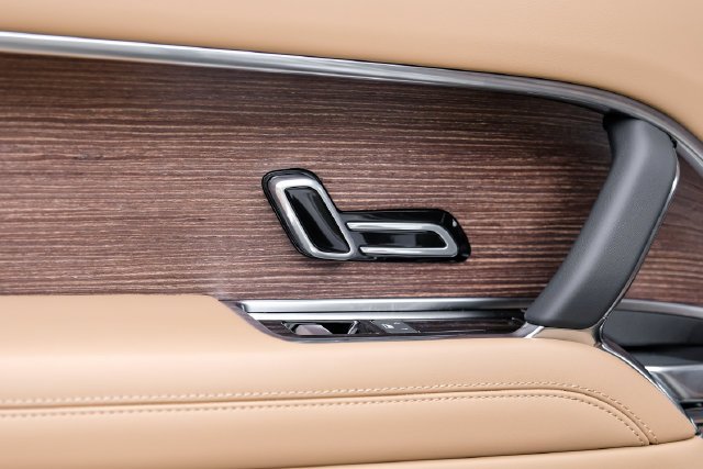 New 2027 Gold Land Rover SE image 61