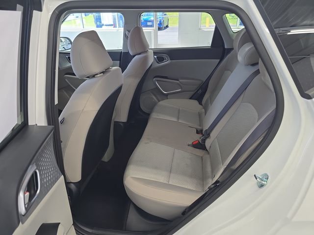 Used 2025  Kia LX image 10