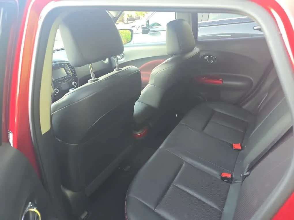 Used 2017 Cayenne Red Nissan SL image 6