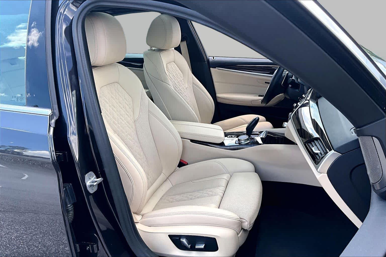 Used 2023 Dark Graphite Metallic BMW 530i image 9