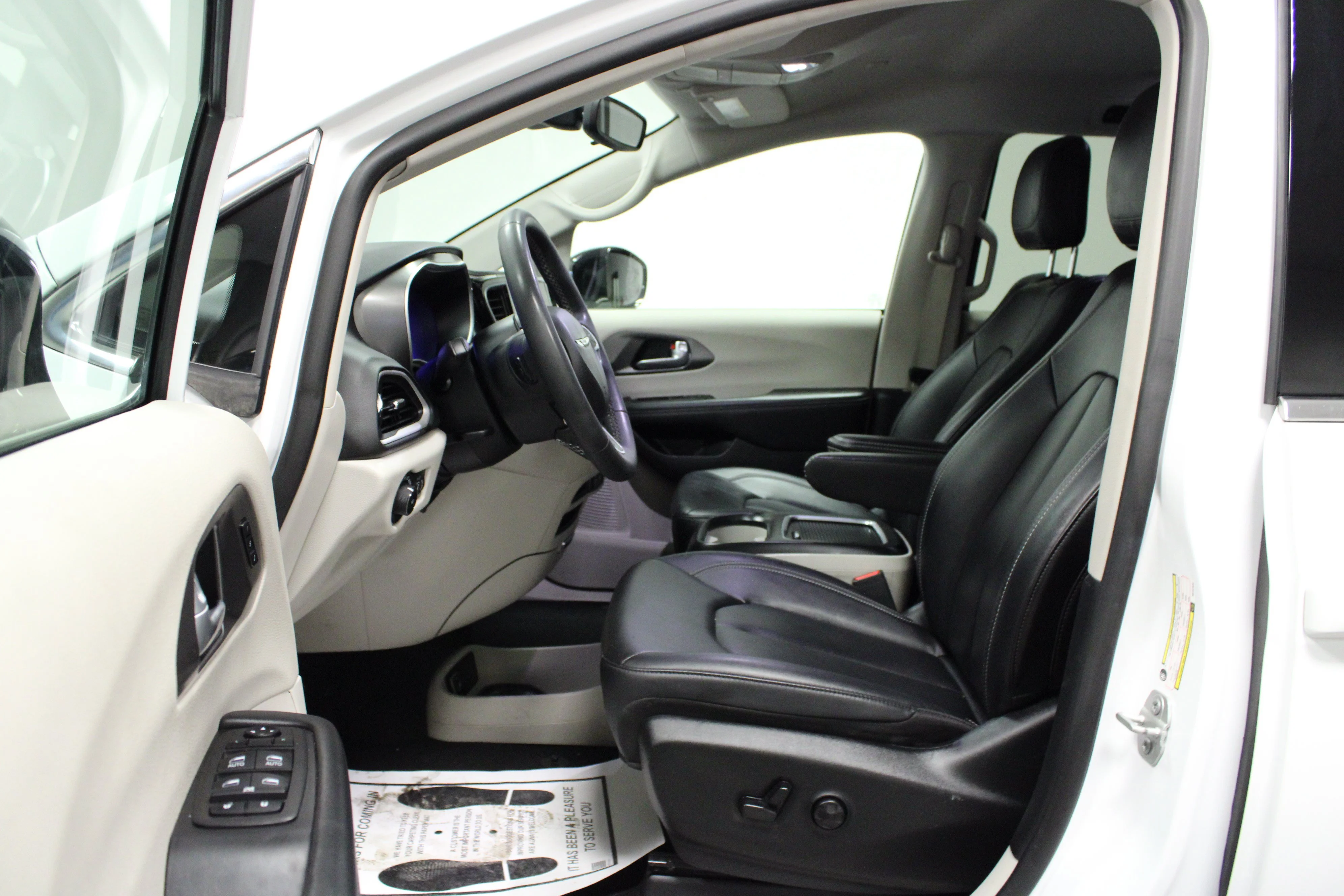 Used 2024 Bright White Clearcoat Chrysler Touring L image 12