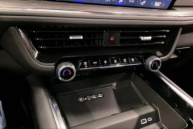 2025 Chevrolet Suburban Z71 - Photo 31
