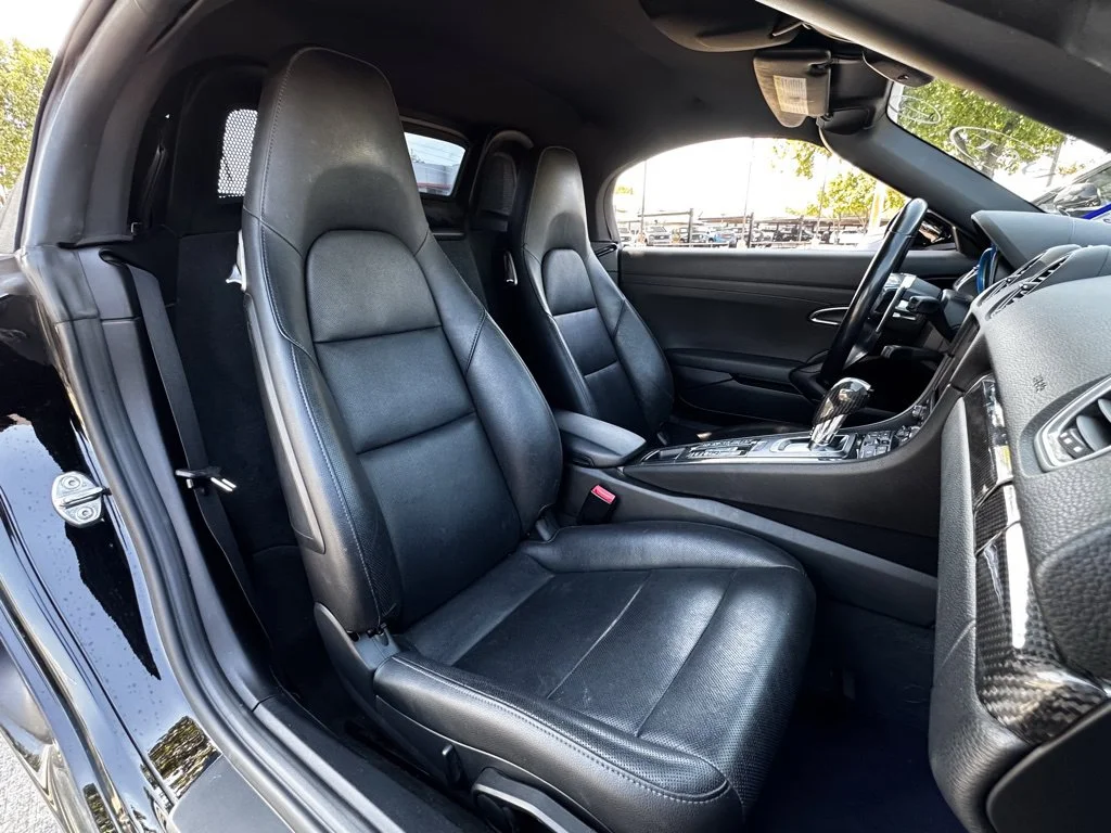 Used 2017  Porsche Base image 23