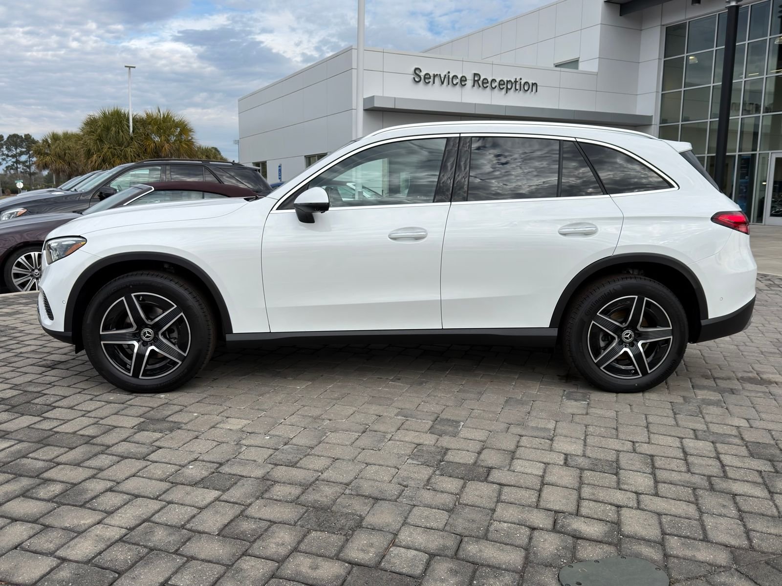 New 2026 MANUFAKTUR Moonlight White Metallic Mercedes-Benz GLC 300 image 12