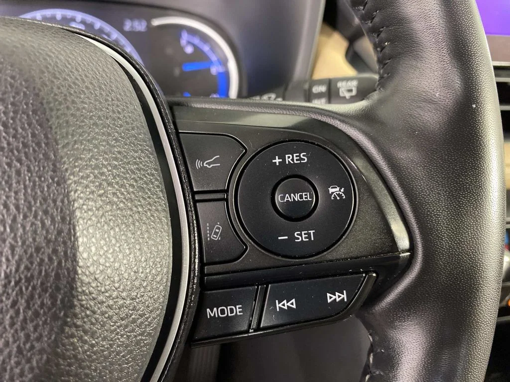 Used 2023 White Toyota XLE image 18