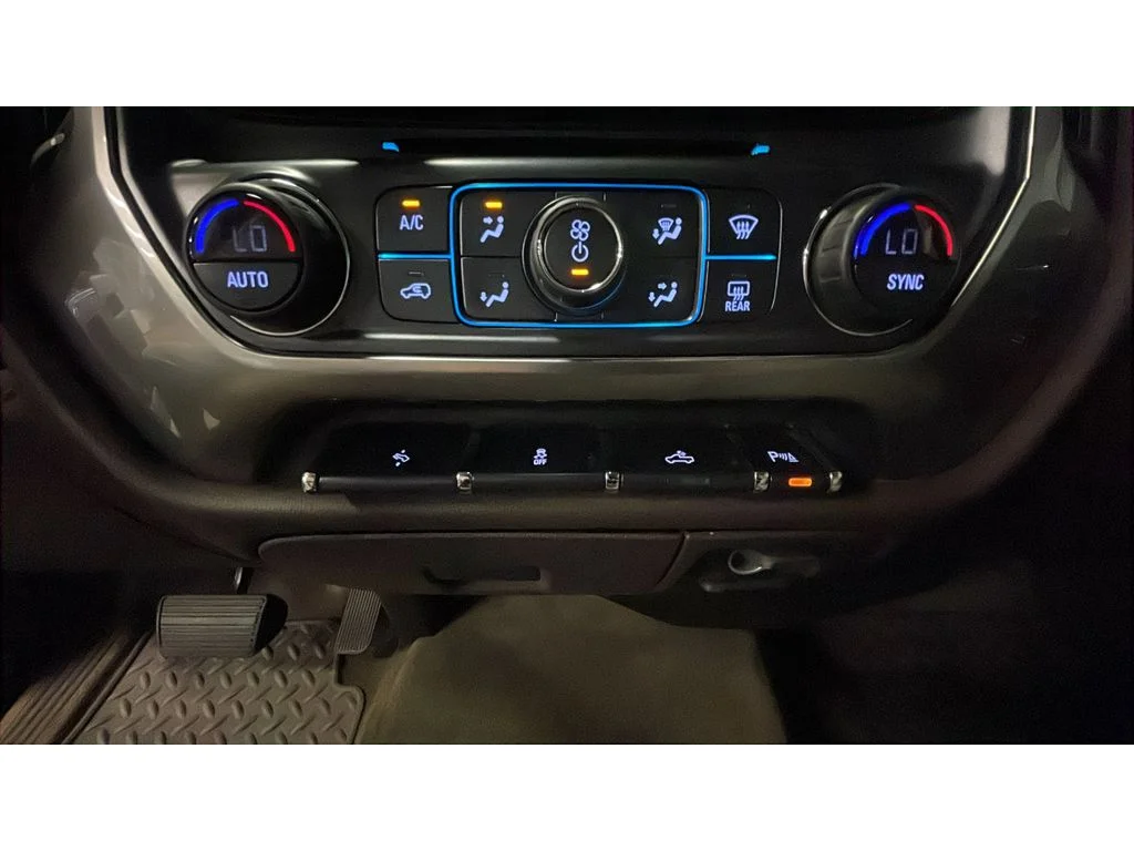 Used 2018 Deep Ocean Blue Metallic Chevrolet LT image 14
