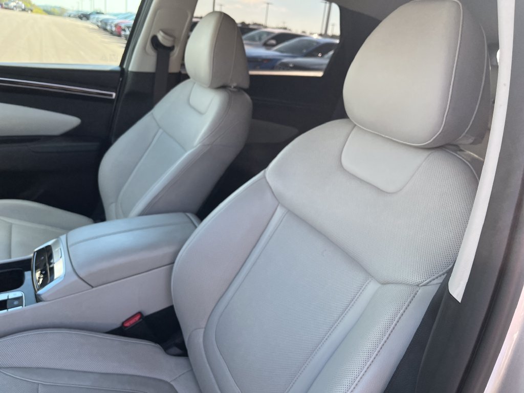 Used 2023 Silver Hyundai SEL image 12