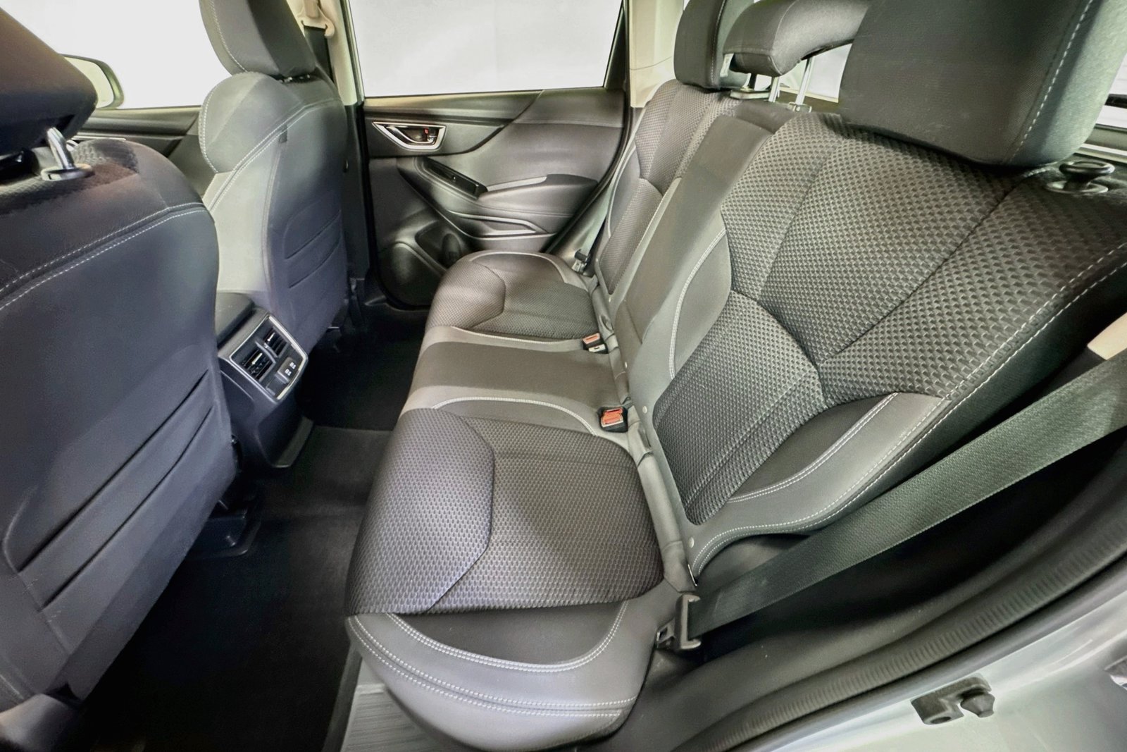 Used 2022 Ice Silver Metallic Subaru Premium image 23