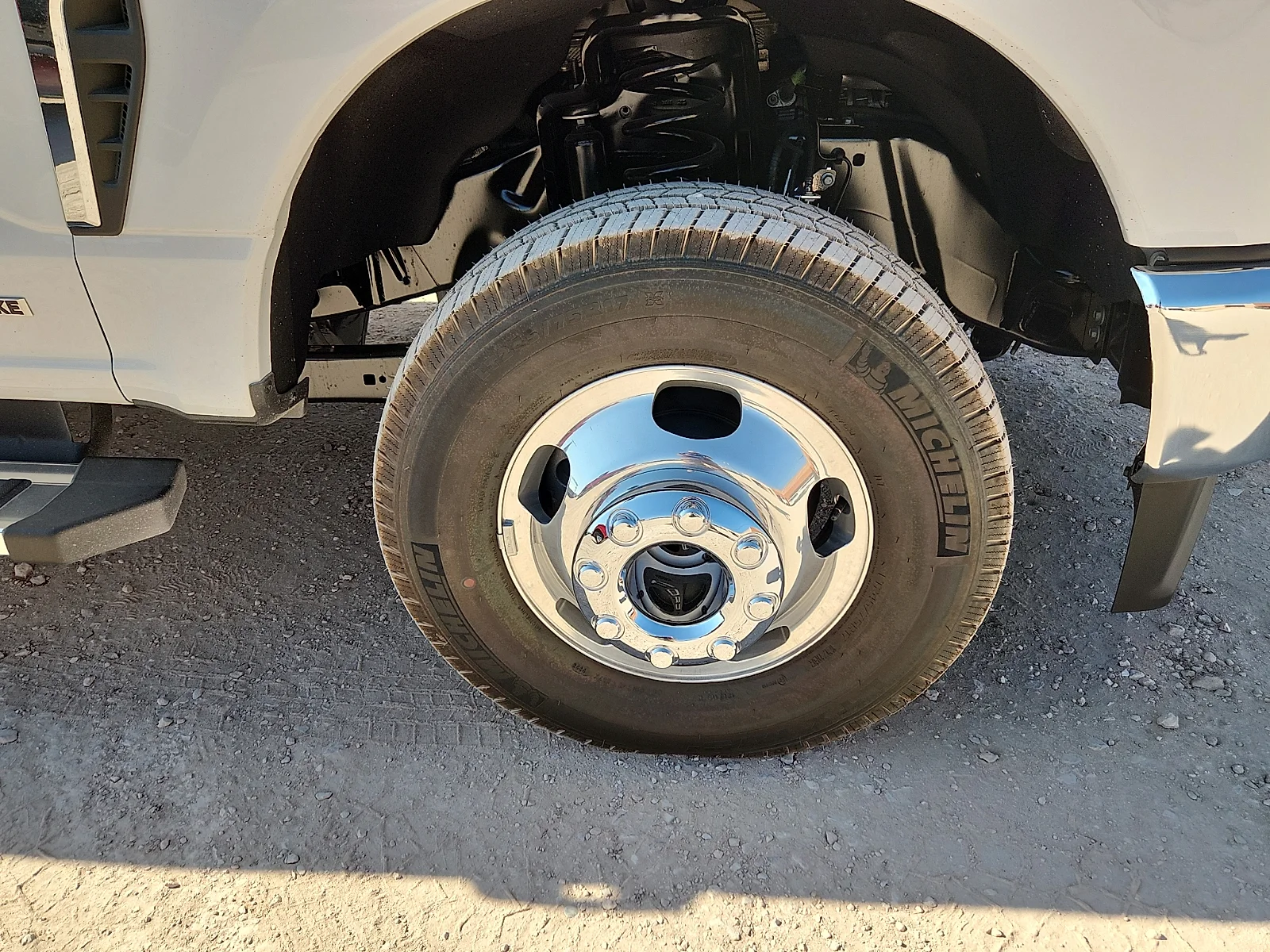 New 2026 Oxford White Ford Lariat image 9