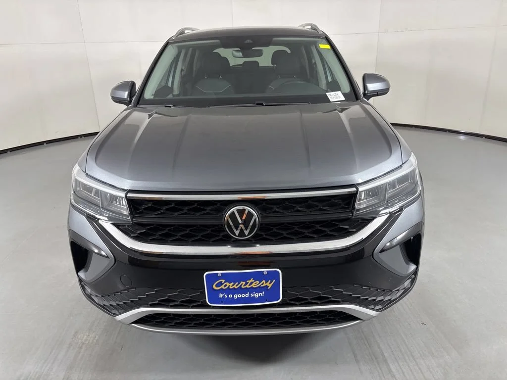 Used 2024 Gray Volkswagen 1.5T SE image 3