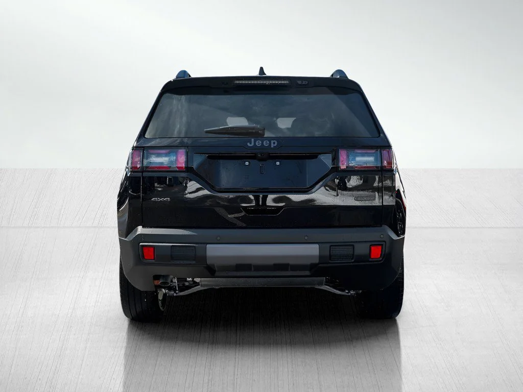 New 2026 Diamond Black Crystal Pearlcoat Jeep Overland image 5