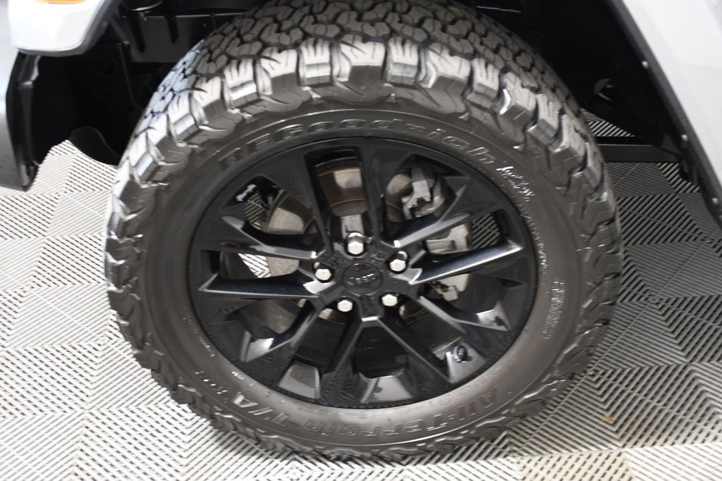Used 2021 Billet Silver Metallic Clearcoat Jeep Unlimited Sahara 4xe image 11