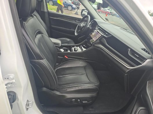 Used 2022 White Jeep Limited 4x4 image 5