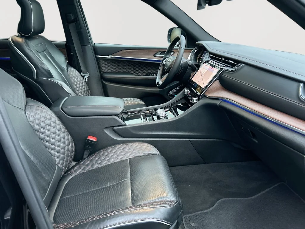 Used 2022 Black Jeep Summit image 30