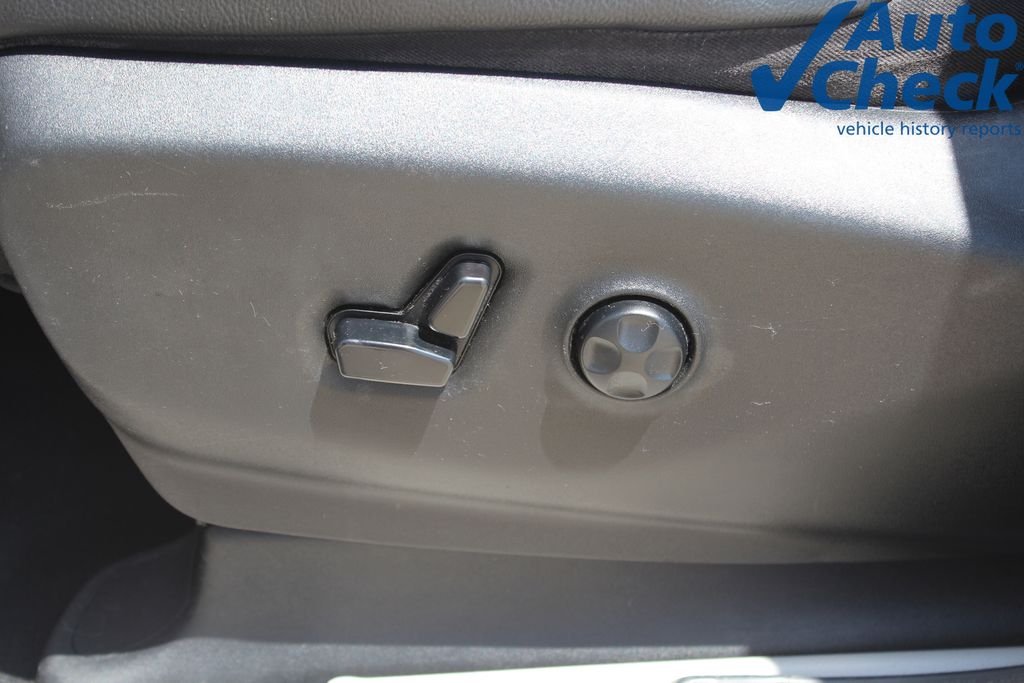 Used 2020 Silver Chrysler Touring L image 12