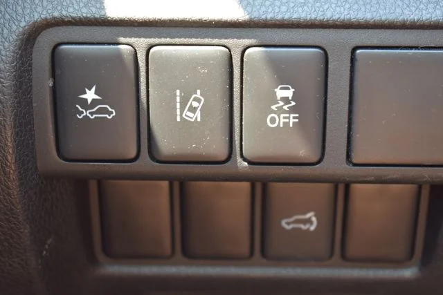 Used 2025 Silver Mitsubishi SEL image 24