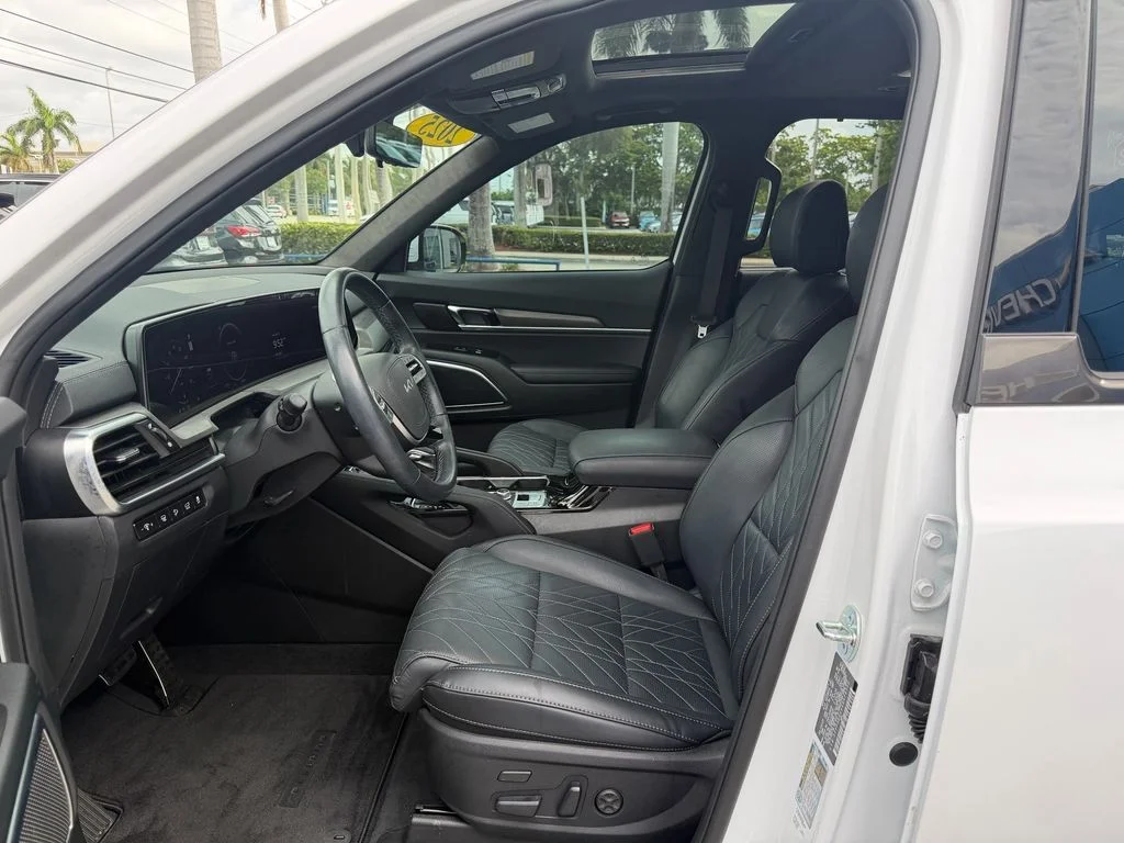 Used 2025 White Kia SX-Prestige X-Line image 9