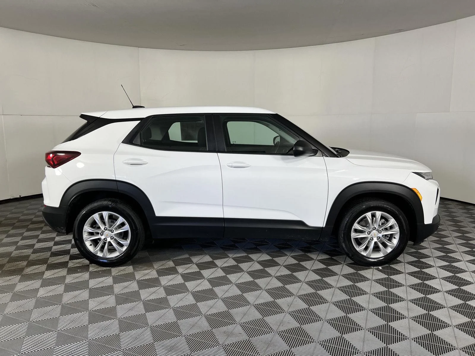 Used 2023 Summit White Chevrolet LS image 24