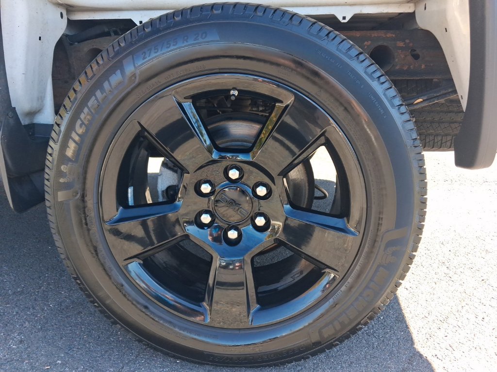 Used 2017  GMC Base image 7