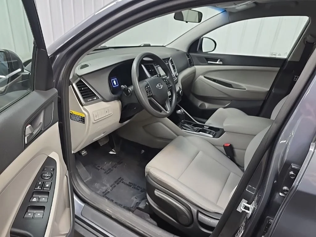 Used 2018 Gray Hyundai SE image 28
