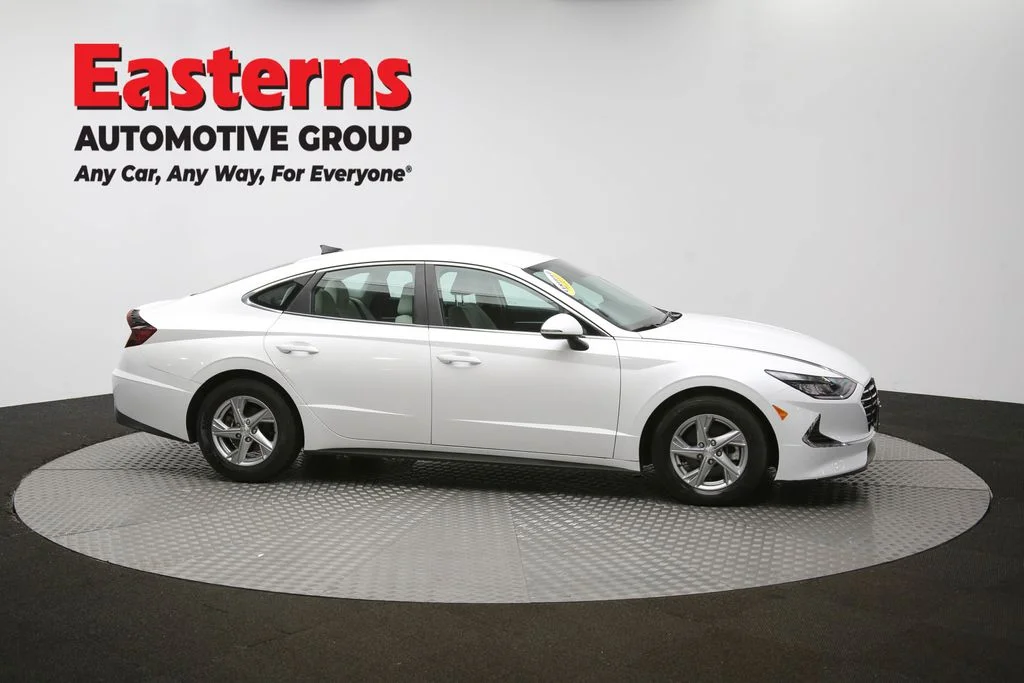 Used 2022 White Hyundai SE image 42