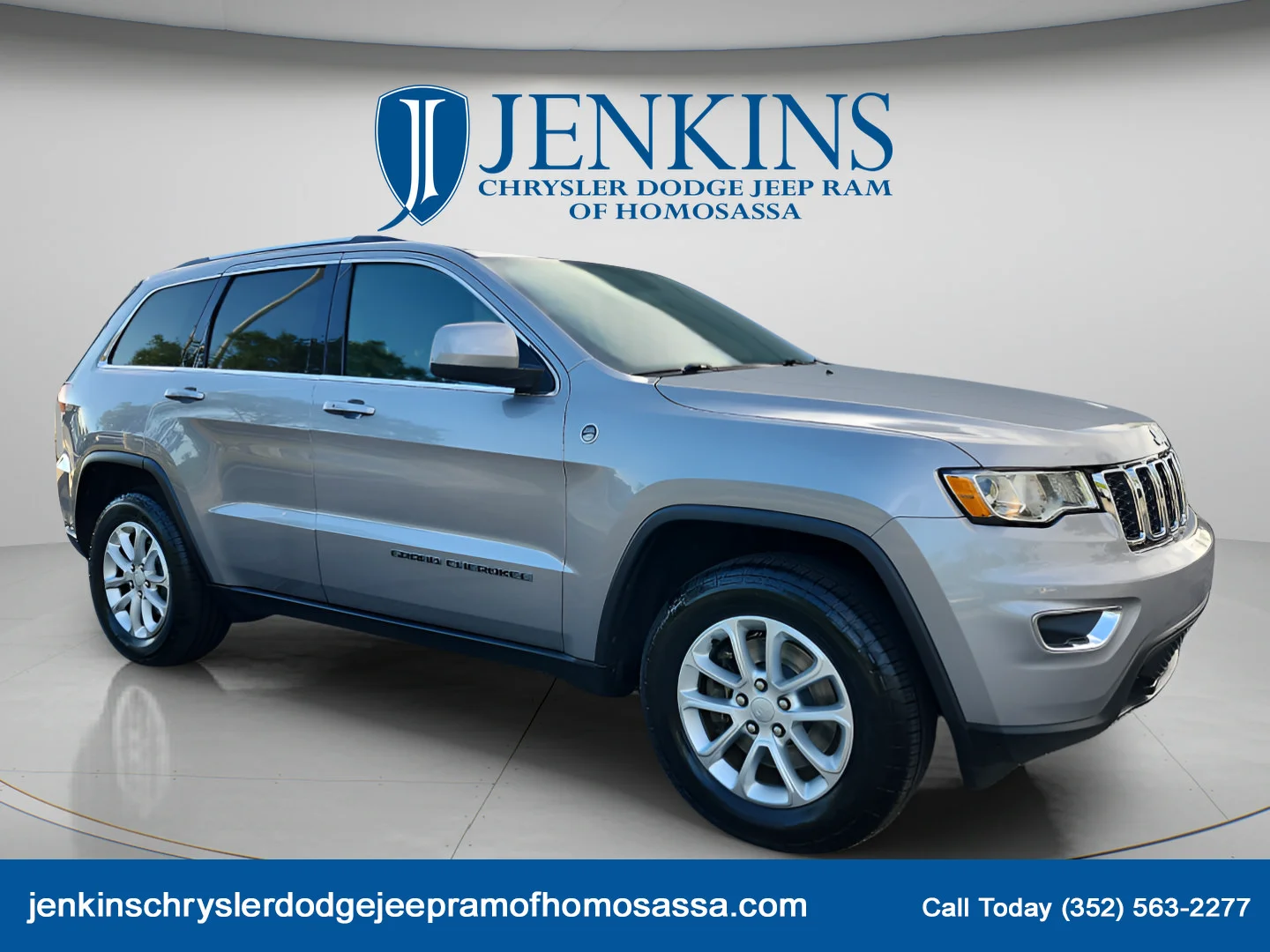 Used 2021 Billet Silver Metallic Clearcoat Jeep Laredo E image 1