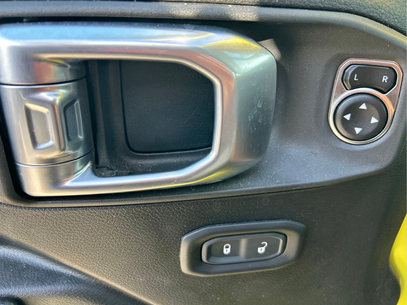 Used 2023 Yellow Jeep Sport S image 24