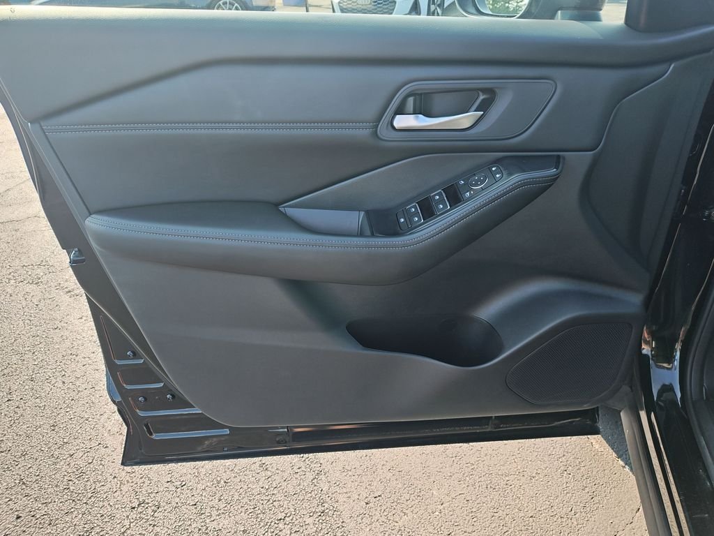 Used 2026 Black Nissan SL image 12