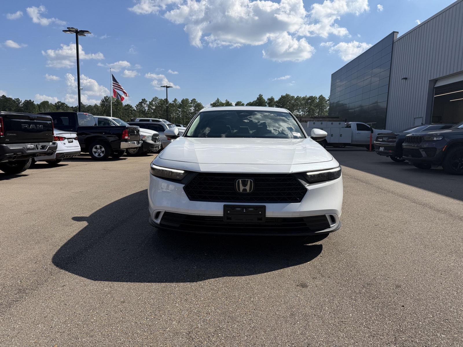 Used 2024 Platinum White Pearl Honda EX image 2