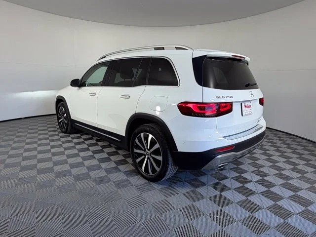 Used 2022  Mercedes-Benz GLB 250 image 6