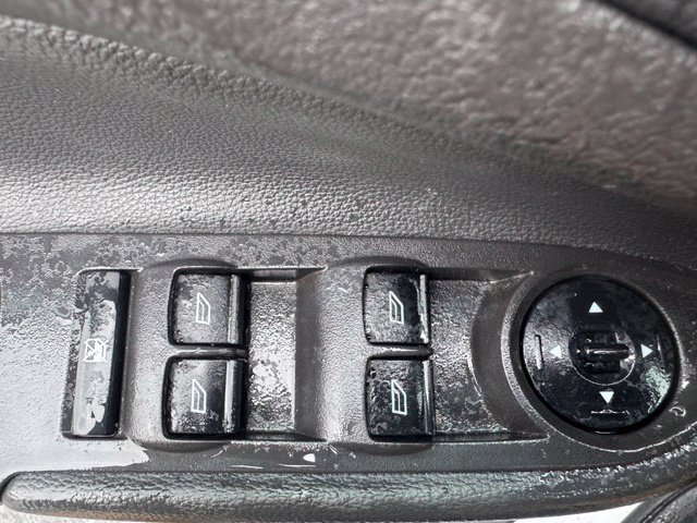 Used 2018 Oxford White Ford SE image 9