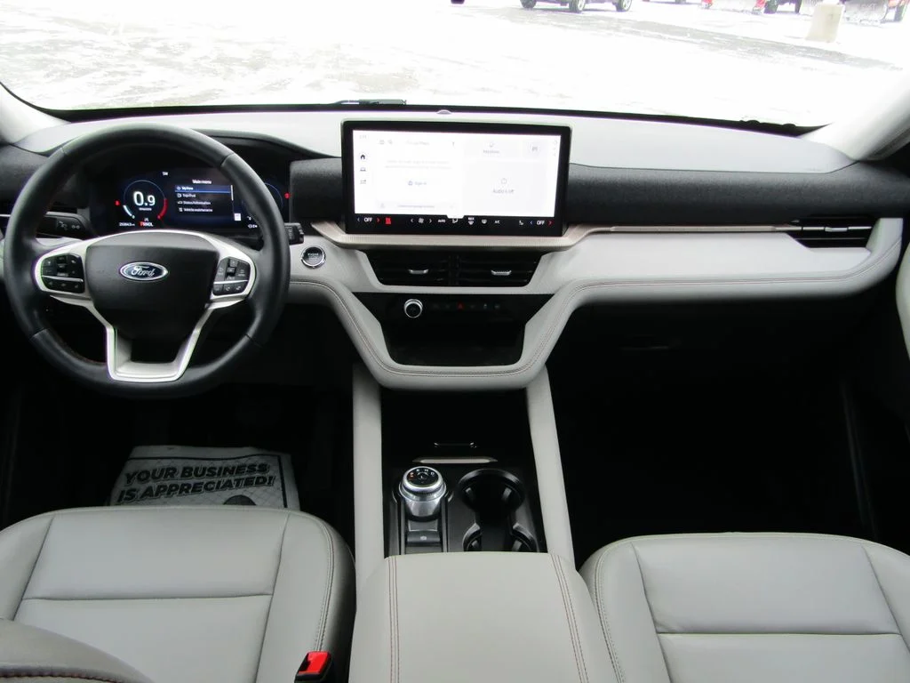Used 2025 Star White Ford Active image 12