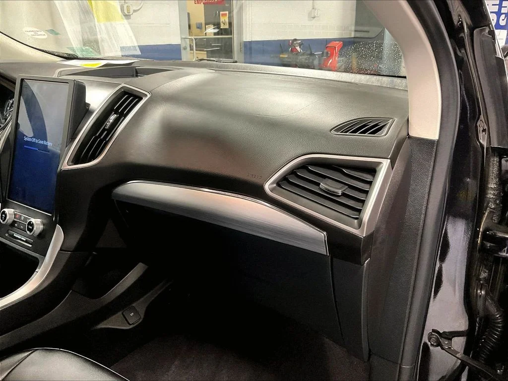 Used 2022 Black Ford SEL image 13