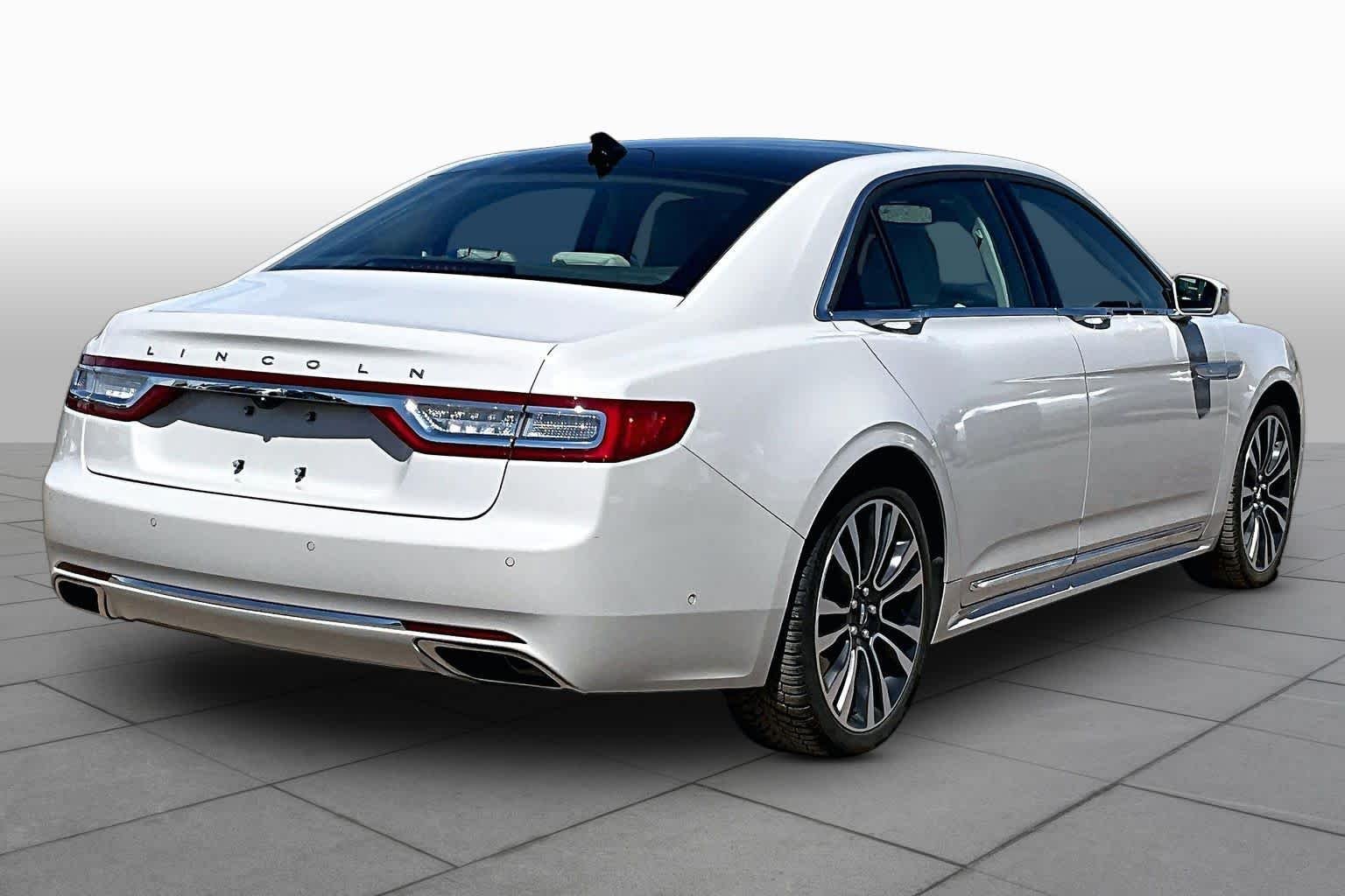 Used 2019 Ceramic Pearl Metallic Lincoln Reserve image 10