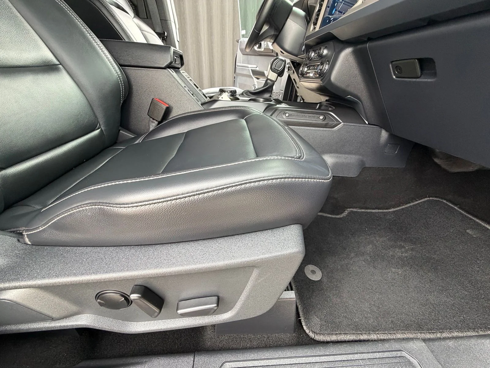 Used 2025 Black Ford Outer Banks image 33