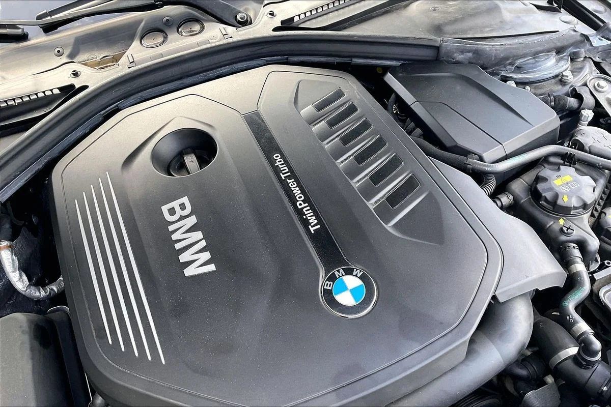 Used 2019 Black BMW xDrive image 31