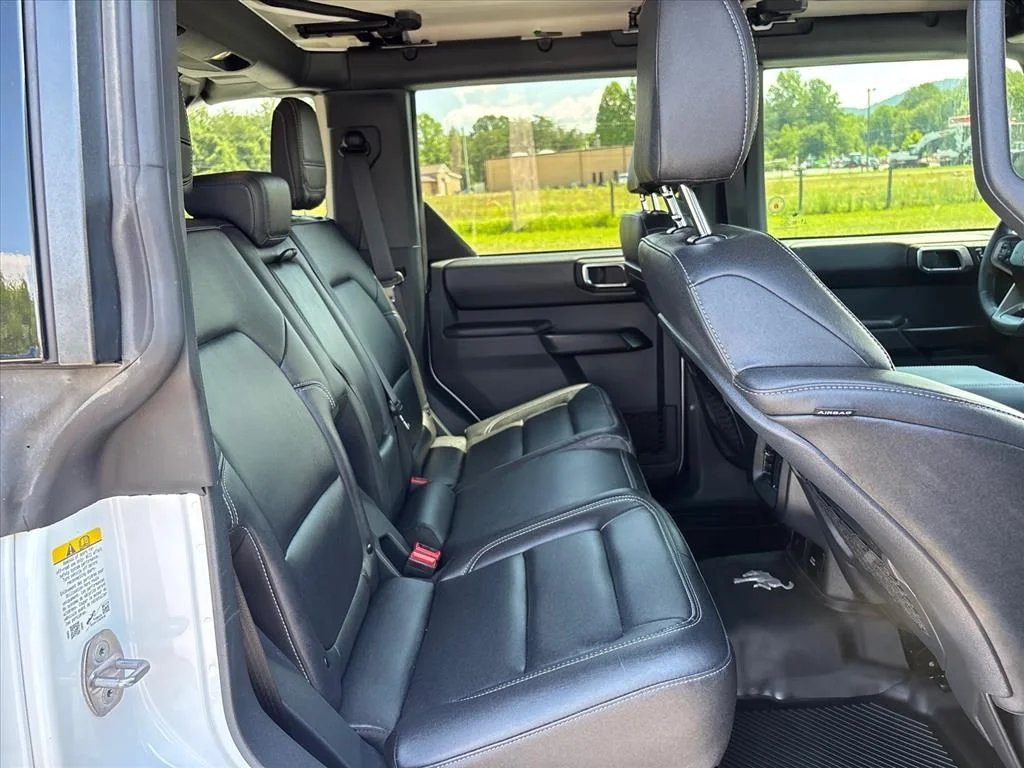 Used 2025 White Ford Badlands image 15