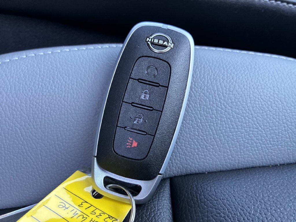 Used 2023 White Nissan SR image 9