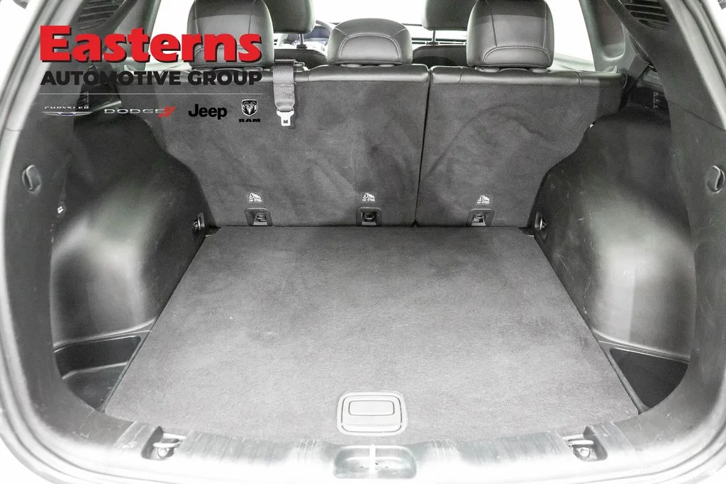 Certified Used 2024 White Jeep Latitude image 11