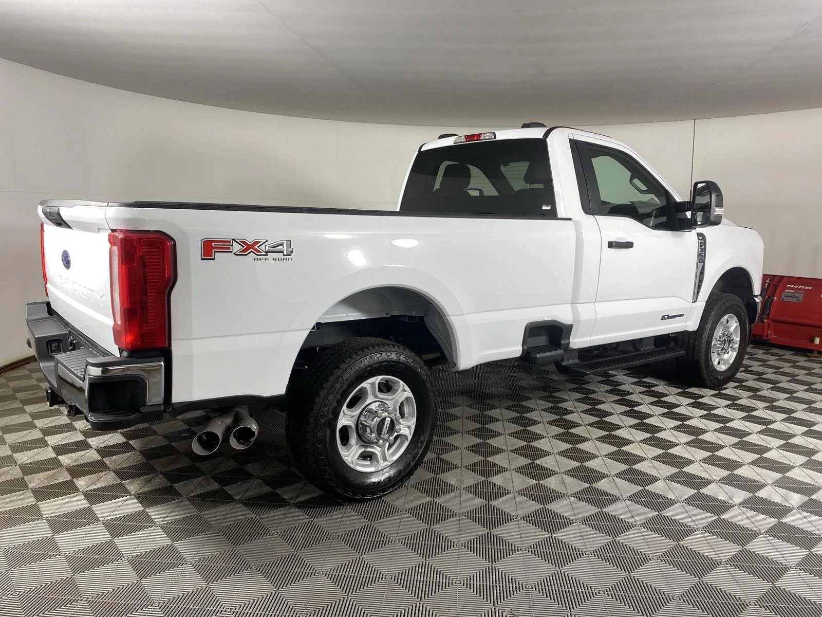 Used 2025 Oxford White Ford XLT image 11