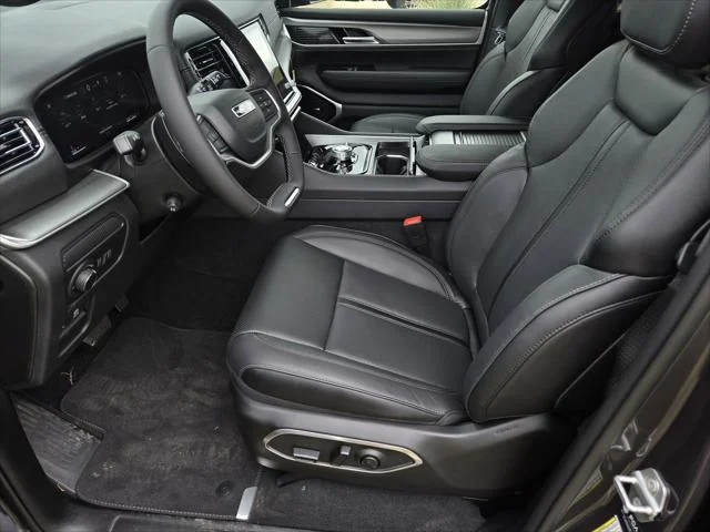 New 2026 Baltic-Gray Metallic Clear-Coat Exterior Paint Jeep Limited Altitude image 15