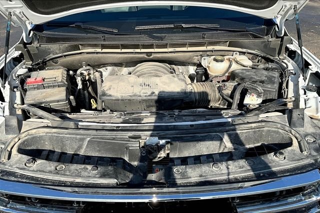 Used 2023 White GMC SLT image 31