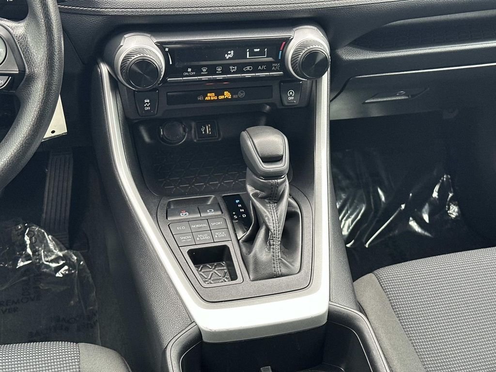 Used 2024 White Toyota LE image 21