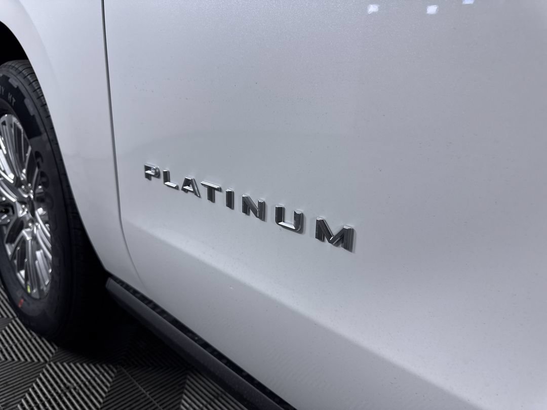 New 2027 Star White Metallic Tri-Coat Ford Platinum image 27
