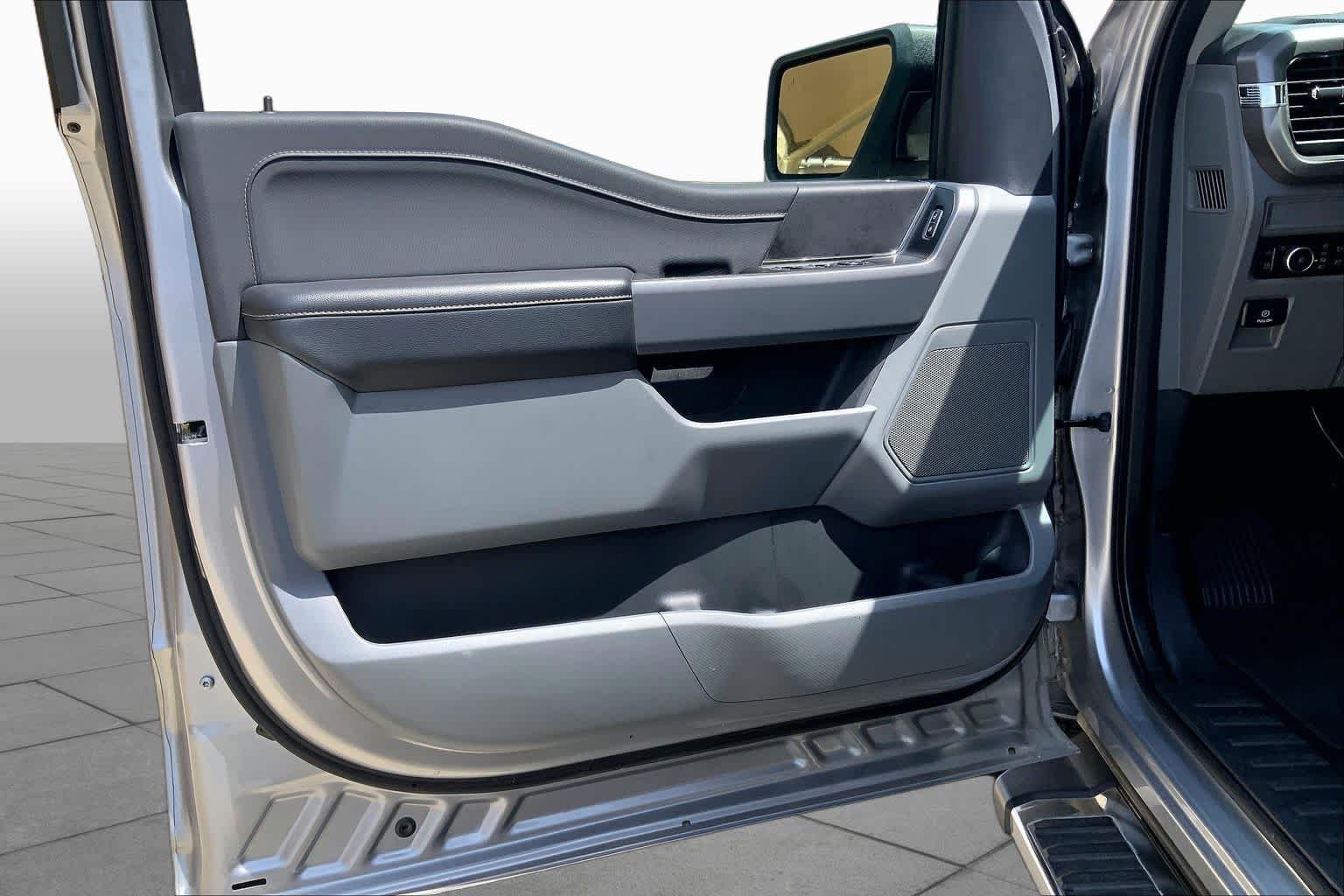 Used 2025 Iconic Silver Ford XLT image 22