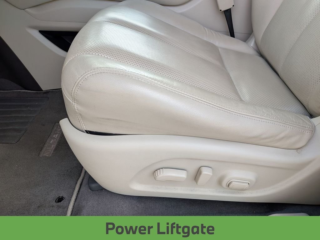 Used 2018 White Nissan Platinum image 16