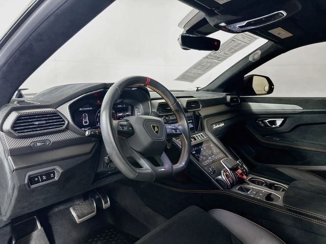 Used 2023 Gray Lamborghini Performante image 9